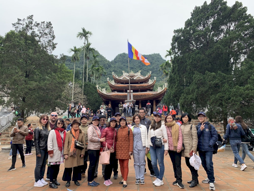 Bạn nên chọn trang phục kín đáo